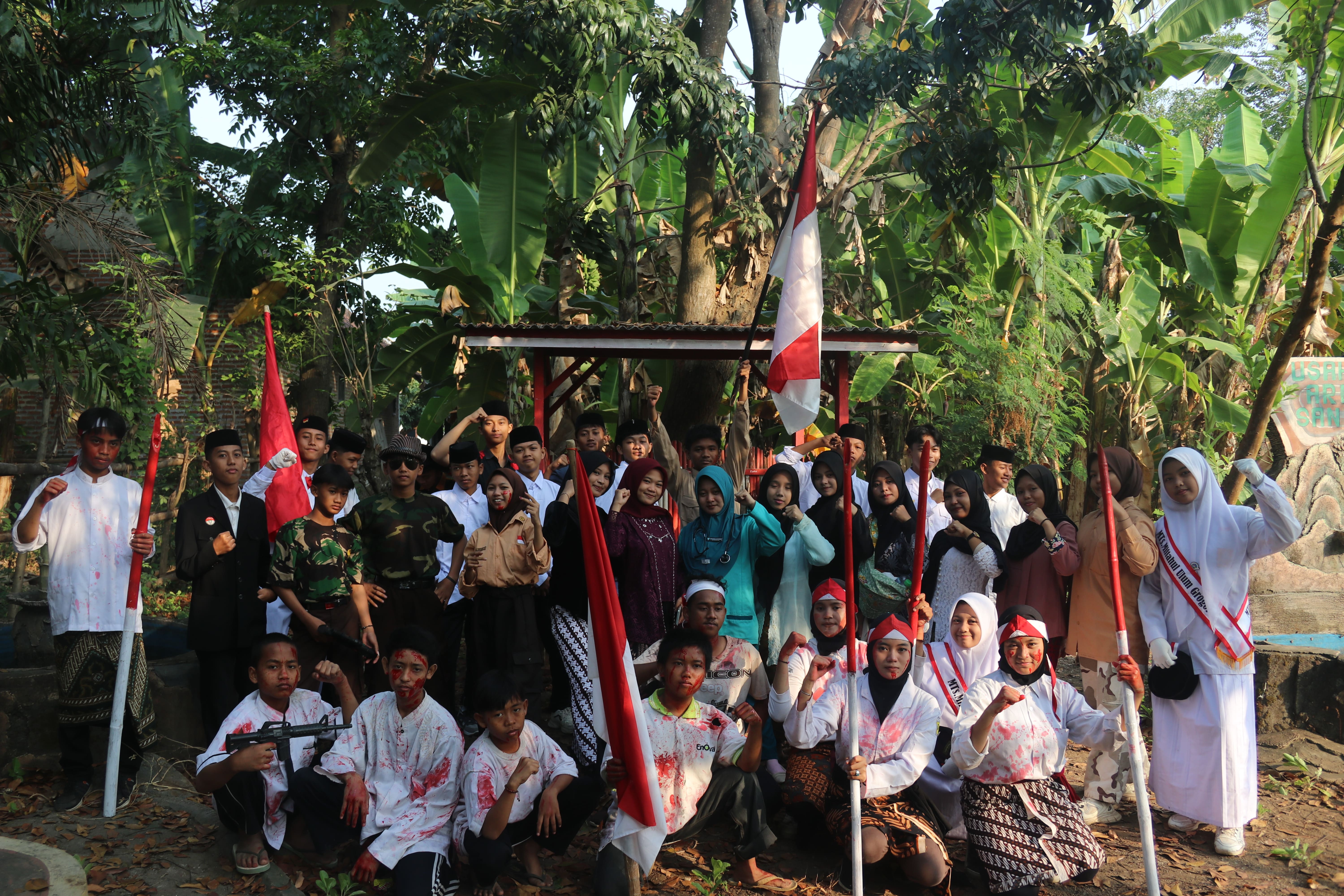SMK Sabilillah dan MTs Miftahul Ulum Raih Juara Pertama Karnaval Desa Grogol dalam Rangka HUT Kemerdekaan RI ke-81